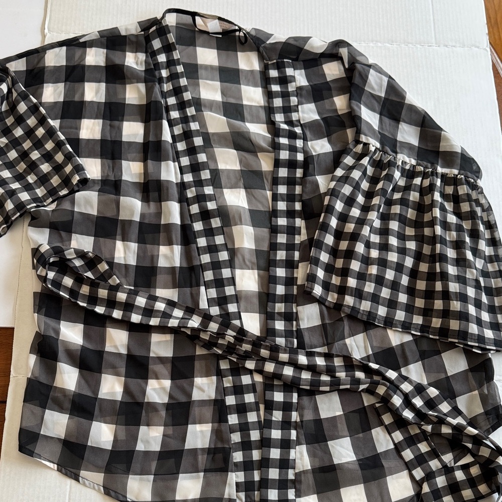LC Lauren Conrad Black and White Kimono